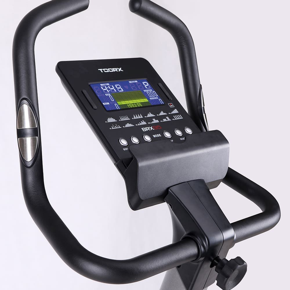 TOORX BRX-95 treniruoklio valdymo ekranas rodantis laiką, greitį, atstumą ir kalorijas